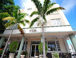 Hotel La Flora Miami Beach Florida Hotel La Flora This Art Deco Is Located On The Famous Collins Avenue Just Steps Away From Beautiful Beaches Of Miami S South Beach